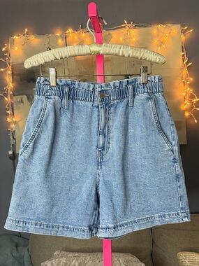 On 34th Paperbag Waist Denim Shorts Size 8/29 Light Wash